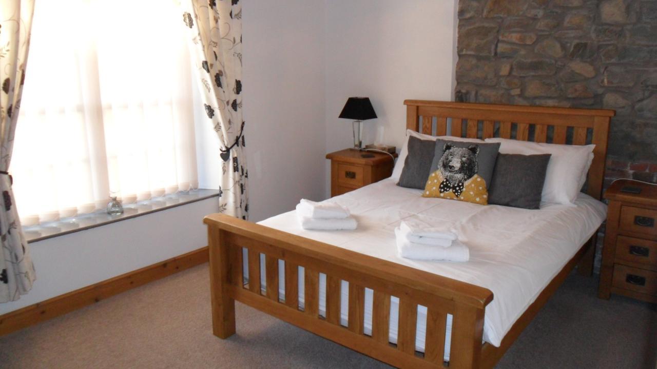 Bed and Breakfast The Bear à Rhayader Extérieur photo