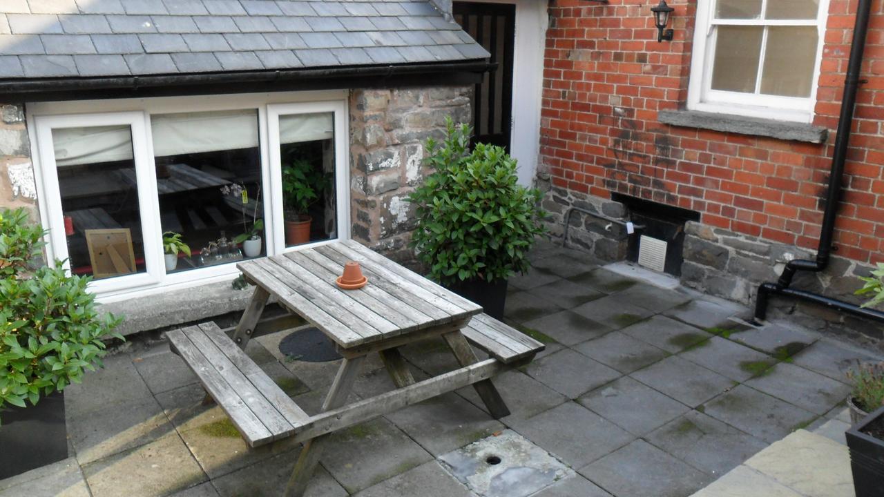 Bed and Breakfast The Bear à Rhayader Extérieur photo